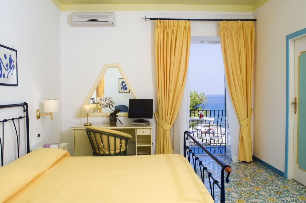 Hotel Villa Bianca Forio  Room photo