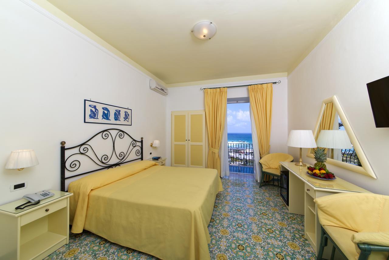 Hotel Villa Bianca Forio  Exterior photo